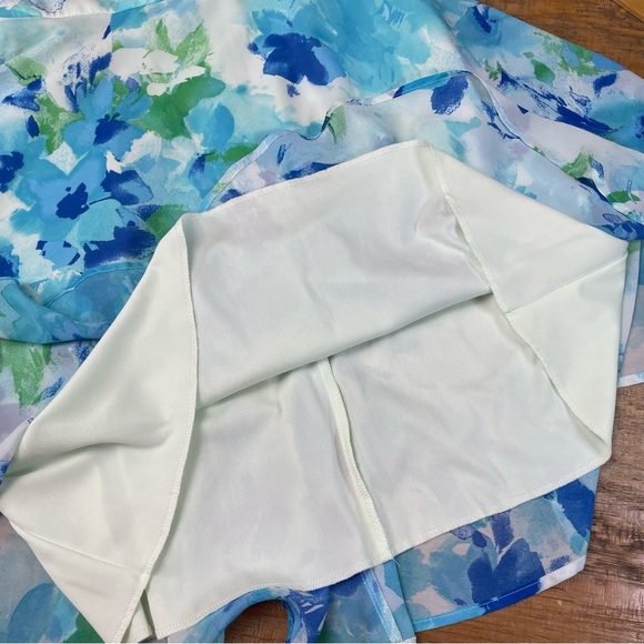 Connected chiffon dress size 6 ruffle V neck
Macy's Flowy Lightweight wedding - Picture 6 of 8